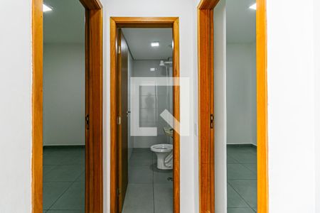 Corredor de apartamento para alugar com 2 quartos, 55m² em Vila Aricanduva, São Paulo