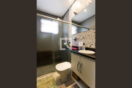 Banheiro de casa à venda com 2 quartos, 122m² em Parque Pinheiros, Taboão da Serra