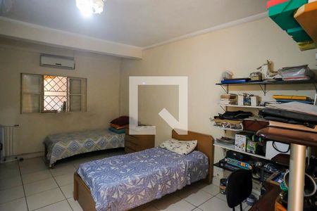 Casa à venda com 150m², 3 quartos e 6 vagasSuíte 2
