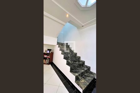 Escada de casa para alugar com 3 quartos, 150m² em Residencial Parque Cumbica, Guarulhos