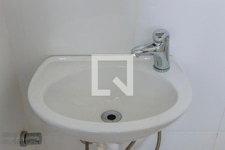 Banheiro da Suíte de casa de condomínio para alugar com 2 quartos, 99m² em Campo Novo, Porto Alegre