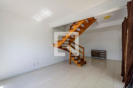 Sala de casa de condomínio para alugar com 2 quartos, 99m² em Campo Novo, Porto Alegre