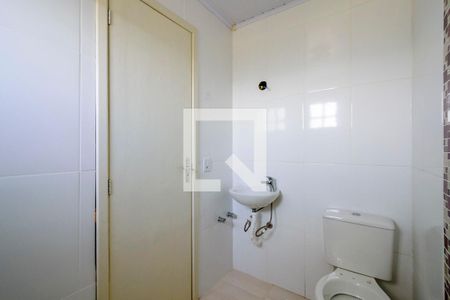 Banheiro da Suíte de casa de condomínio para alugar com 2 quartos, 99m² em Campo Novo, Porto Alegre