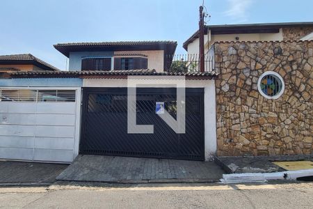 Casa para alugar com 232m², 3 quartos e 2 vagasFachada