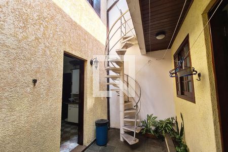 Casa para alugar com 232m², 3 quartos e 2 vagasQuintal