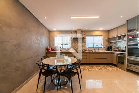 Casa à venda com 234m², 3 quartos e 4 vagasCozinha 