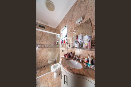 Casa à venda com 234m², 3 quartos e 4 vagasBanheiro do Quarto 1