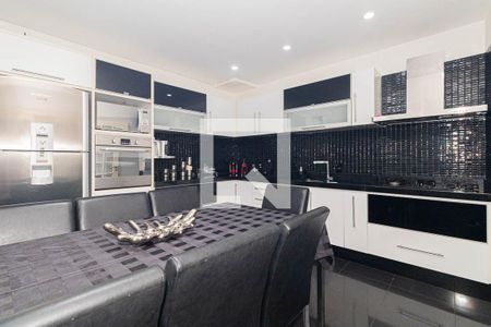 Casa à venda com 300m², 3 quartos e 4 vagasCozinha