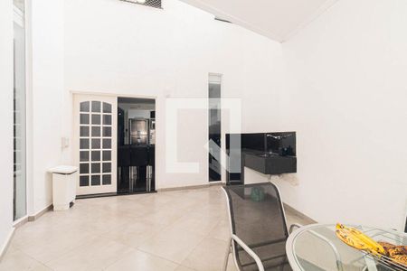 Casa à venda com 300m², 3 quartos e 4 vagasQuintal