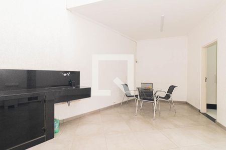 Casa à venda com 300m², 3 quartos e 4 vagasQuintal