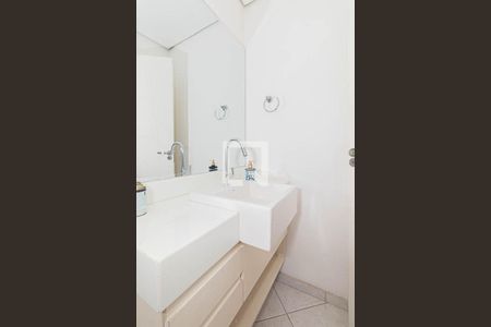 Casa à venda com 300m², 3 quartos e 4 vagasBanheiro de Serviço