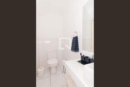 Casa à venda com 300m², 3 quartos e 4 vagasBanheiro da Suíte 2