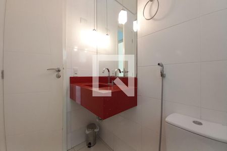 Banheiro de casa de condomínio para alugar com 4 quartos, 360m² em Swiss Park, Campinas