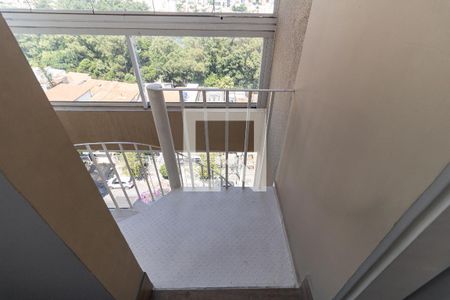 Apartamento para alugar com 78m², 2 quartos e 2 vagas Apartamento para alugar com 78m², 2 quartos e 2 vagasEscada