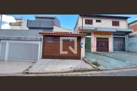 Casa à venda com 150m², 2 quartos e 2 vagas Casa à venda com 150m², 2 quartos e 2 vagasFachada