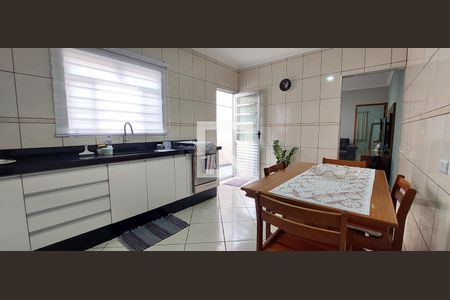 Casa à venda com 150m², 2 quartos e 2 vagas Casa à venda com 150m², 2 quartos e 2 vagasCozinha