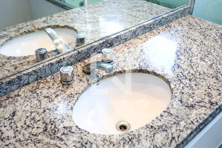 Apartamento à venda com 145m², 4 quartos e 3 vagasBanheiro da Suíte 2