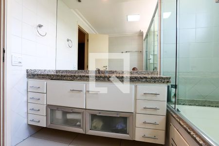 Apartamento à venda com 145m², 4 quartos e 3 vagasBanheiro da Suíte 2