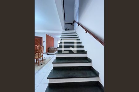 Escada de casa para alugar com 4 quartos, 153m² em Vila Parque Jabaquara, São Paulo