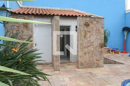 Casa à venda com 500m², 4 quartos e 3 vagasSaúna e banheiro da piscina