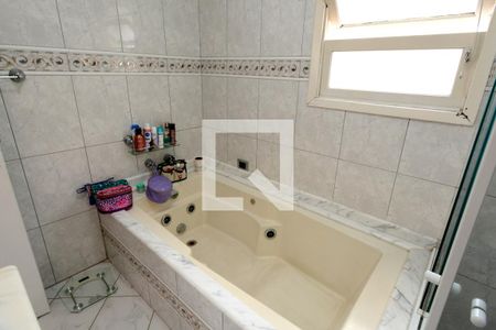 Casa à venda com 500m², 4 quartos e 3 vagasBanheiro da Suíte 1