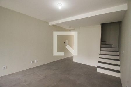 Sala de casa à venda com 3 quartos, 123m² em Guarujá, Porto Alegre