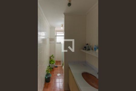 Banheiro de apartamento à venda com 1 quarto, 65m² em Centro, Campinas