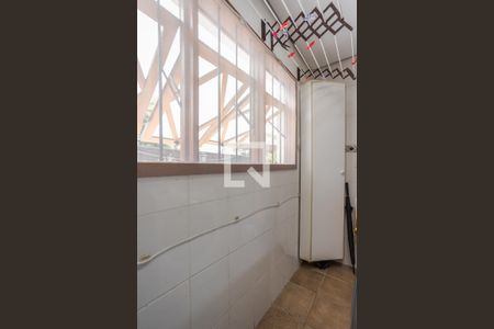 Casa de condomínio à venda com 170m², 3 quartos e 1 vagaÁrea de Serviço