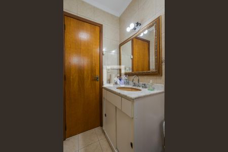 Casa de condomínio à venda com 170m², 3 quartos e 1 vagaBanheiro Social