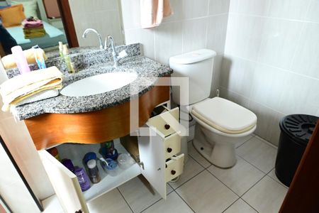 Banheiro Suite de apartamento para alugar com 2 quartos, 70m² em Guilhermina, Praia Grande