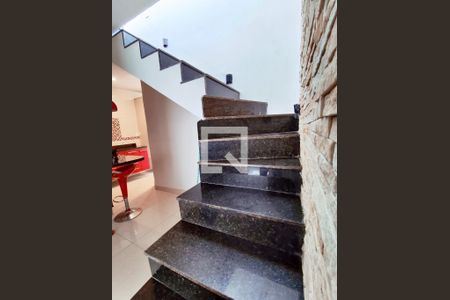 Casa de condomínio à venda com 80m², 1 quarto e 1 vagaEscada