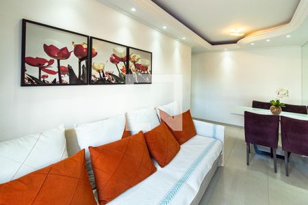 Quadro decorativo/Sofá  Sala de estar de apartamento à venda com 2 quartos, 52m² em Jardim Maria Duarte, São Paulo