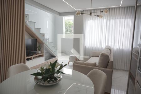 Sala de casa de condomínio à venda com 2 quartos, 76m² em Rondônia, Novo Hamburgo