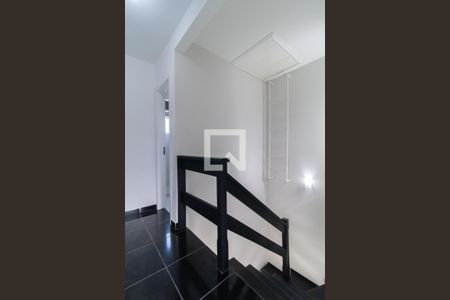 Casa para alugar com 110m², 2 quartos e 2 vagasEscada