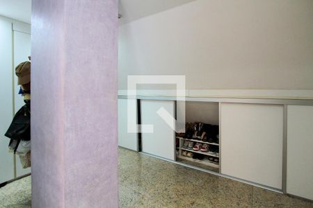 Apartamento à venda com 150m², 2 quartos e 2 vagas Apartamento à venda com 150m², 2 quartos e 2 vagasCloset Quarto 2