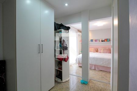 Apartamento à venda com 150m², 2 quartos e 2 vagas Apartamento à venda com 150m², 2 quartos e 2 vagasCloset Quarto 2