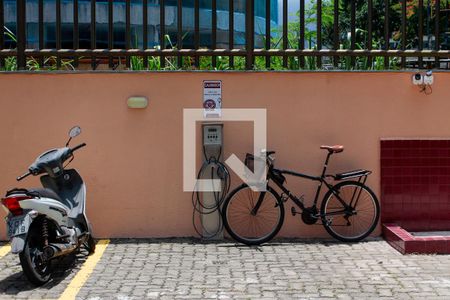 Apartamento à venda com 150m², 2 quartos e 2 vagas Apartamento à venda com 150m², 2 quartos e 2 vagasBomba de ar no estacionamento