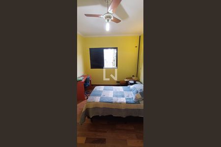 Casa à venda com 490m², 5 quartos e 6 vagas Casa à venda com 490m², 5 quartos e 6 vagasQuarto 1