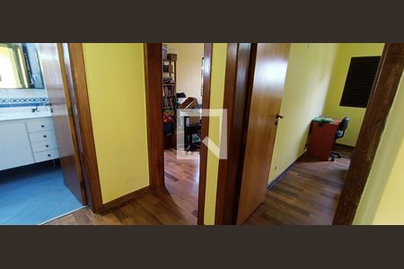 Casa à venda com 490m², 5 quartos e 6 vagas Casa à venda com 490m², 5 quartos e 6 vagasQuarto 1