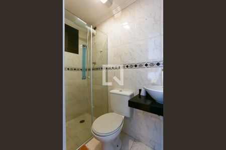 Banheiro de apartamento para alugar com 3 quartos, 74m² em Jardim Henriqueta, Taboão da Serra