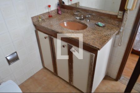 Apartamento à venda com 245m², 3 quartos e 2 vagas Apartamento à venda com 245m², 3 quartos e 2 vagasBanheiro da Suíte