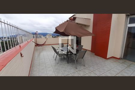 Apartamento à venda com 245m², 3 quartos e 2 vagas Apartamento à venda com 245m², 3 quartos e 2 vagasTerraço