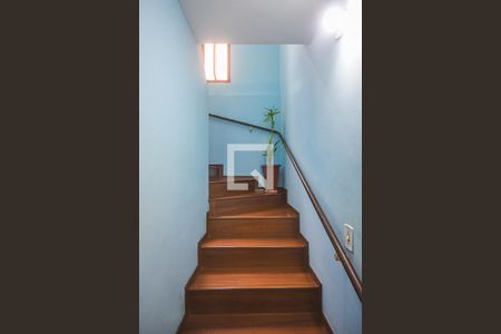 Escada de casa à venda com 3 quartos, 126m² em Parque Monte Alegre, Taboão da Serra