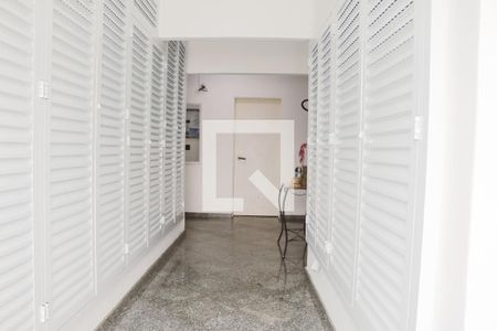Apartamento à venda com 120m², 3 quartos e 2 vagas Apartamento à venda com 120m², 3 quartos e 2 vagasHall de entrada