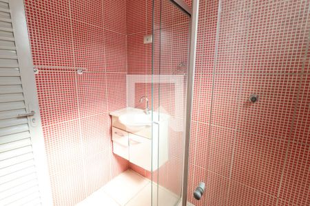 Banheiro da Suíte de casa para alugar com 2 quartos, 90m² em Patrimônio, Uberlândia