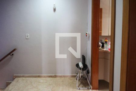 Corredor de casa à venda com 3 quartos, 120m² em Vila Lucia, São Paulo