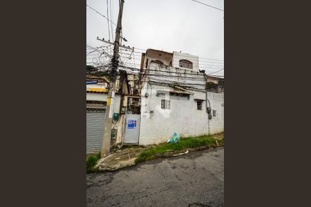 Casa à venda com 156m², 2 quartos e sem vaga Casa à venda com 156m², 2 quartos e sem vagaFachada