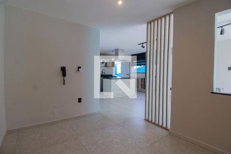 Sala  de casa à venda com 3 quartos, 200m² em Vargem Pequena, Rio de Janeiro