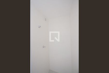 Banheiro de apartamento à venda com 1 quarto, 27m² em Jardim Mirante, São Paulo