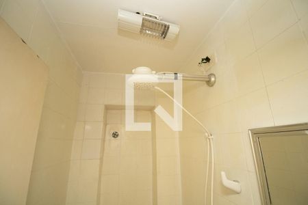 Apartamento à venda com 123m², 4 quartos e 1 vaga Apartamento à venda com 123m², 4 quartos e 1 vagaBanheiro de serviço, chuveiro